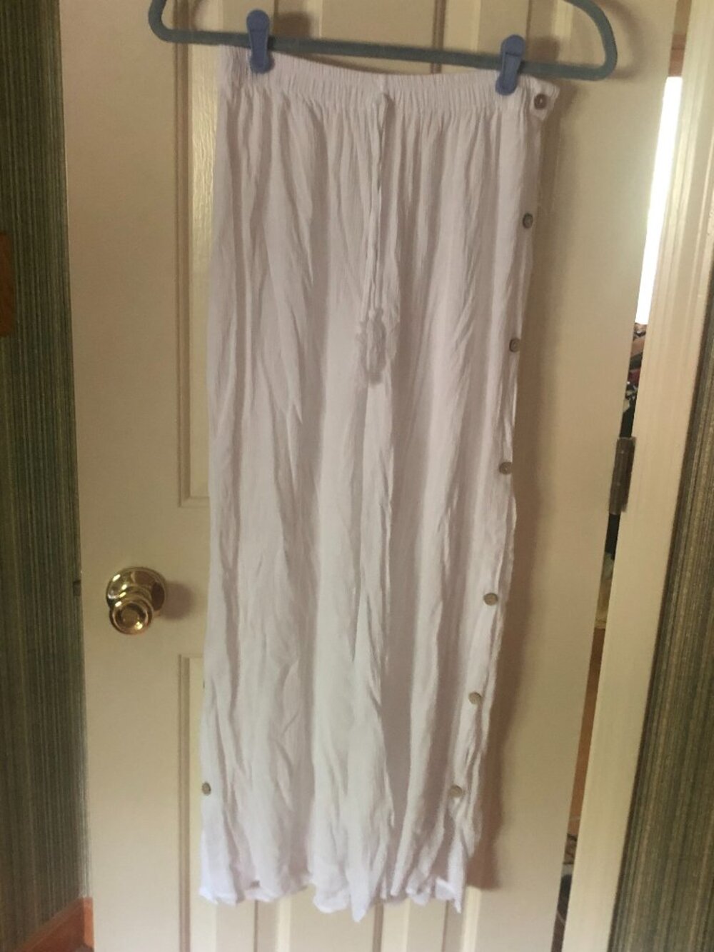 White beach pants with side buttons size M
